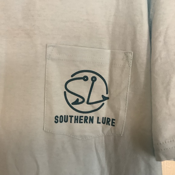 Southern Lure Men’s Short Sleeve Tee Chillin’ Sky Blue Size Medium NEW - Picture 2 of 10